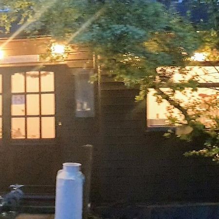 The Potting Shed Near Tenby, 100" Projector, Four Poster Bed, On-Site Hot Tub Access Via Spa Pack, Breakfast エクステリア 写真